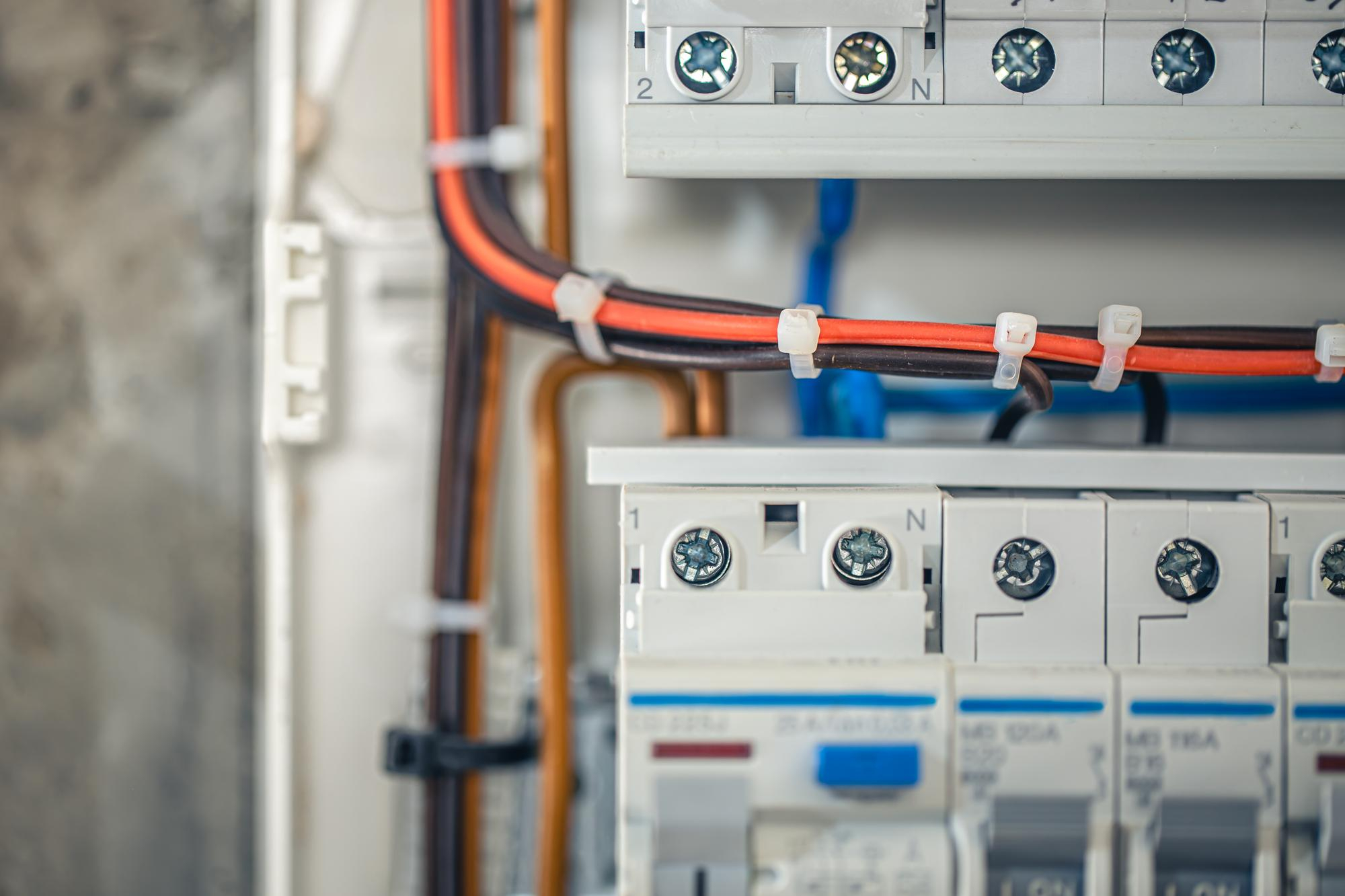 close-up-circuit-breakers-wire-control-panel